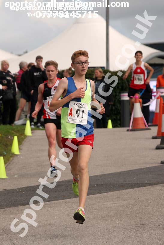 Mens under-17s 3 stage relay, Northern Senior 6 and 4 and Junior Stage Road Relays, SportsCity, Manchester. Photo:  David T. Hewitson/Sports for All Pics